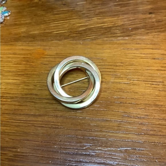 Jewelry - Vintage Double Circle Brooch